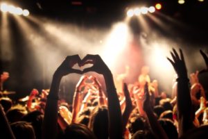 地下アイドルを辞めたいって言ったら、運営の損害を払えって言われました。