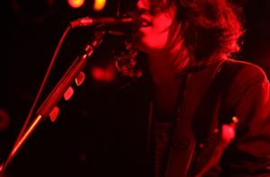 紅白歌合戦！途中で未成年メンバーがテレビから消えるワケ