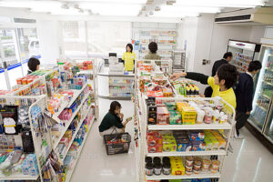 コンビニバイト「スプーンは有料ですがおつけしましょうか？」