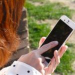 近くのコンセントでスマホを充電!電気窃盗って何?