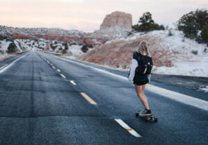 チャリ通学OKなら、スケボー通学、電動キックボード通学もOKっしょ？